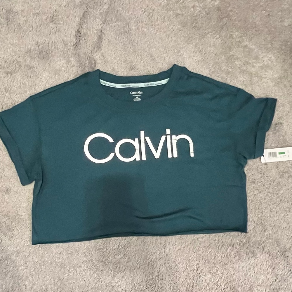 NWT Calvin Klein cropped performance shirt